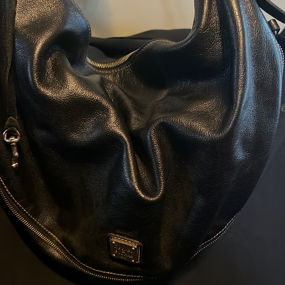 Black leather Dooney & Bourke Hobo bag
